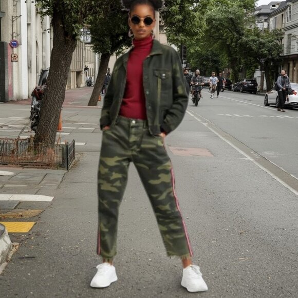 Zara Denim - Zara Woman Camo Raw Fray Hem Crystal Embellished Crop Jean, Size 6